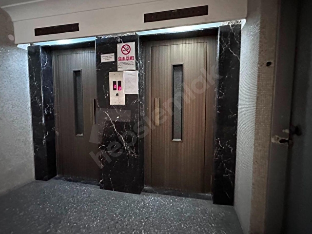 Gıda Çarşısı Cadde Üzeri İş Merkezinde Ofis - Görsel 8