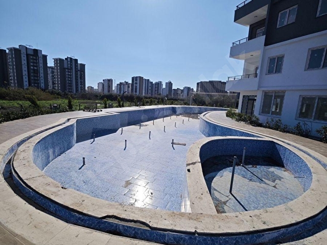 TÖMÜKTE SEÇKİN SİTE İÇİNDE 2+1 KİRALIK DAİRE | DENİZE YAKIN - Görsel 4
