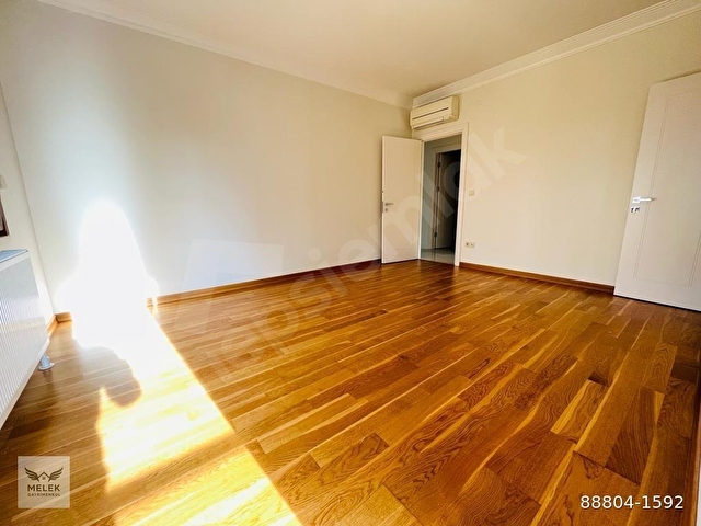 Kozyatağı Merkezde 3+1 145m2 Kombili Balkonlu Ebeveynli 8 yıllık - Görsel 2