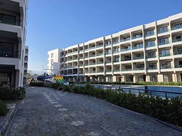 ROYAL EMLAK MERSİN TÖMÜK MAH YATAY MİMARİ TATİL KÖYÜNDE SATILIK 1+1 YAZLIK DAİRE DENİZE YAKIN - Görsel 15