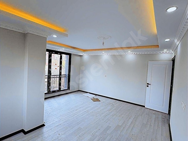 ARNAVUTKÖY KARLIBAYIR MAH.SATILIK KULLANIŞLI 2+1 100M2 1.KAT - Görsel 3