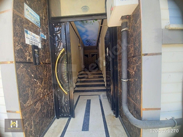 AKÇAY ALTINKUMDA  CADDEYE  CEPHE, EBVEYN BANYOLU ,ASANSÖRLÜ,DOĞALGAZLI, 2+ 1 AYRI MUTFAK DAİRE.