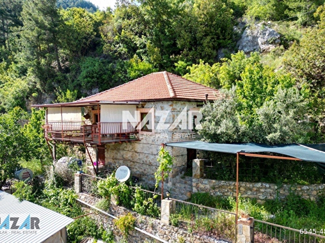Alanya Mahmutseydi’de 841 m² Satılık Tarla ve 1+1 Eşyalı Ev