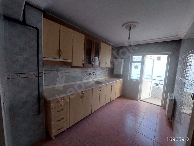 AKTEPE GAYRİMENKULDEN 30 AĞUSTOS MAH 3+1 KATTA  SATILIK DAİRE BOŞ ŞUAN - Görsel 3