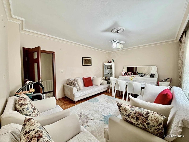 ALSANCAK MAHDE ÖN CEPHE EMİNEVİME UYGUN 3+1 SATILIK DAİRE - Görsel 9