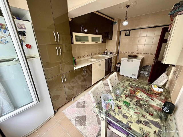 ALSANCAK MAHDE ÖN CEPHE EMİNEVİME UYGUN 3+1 SATILIK DAİRE - Görsel 3