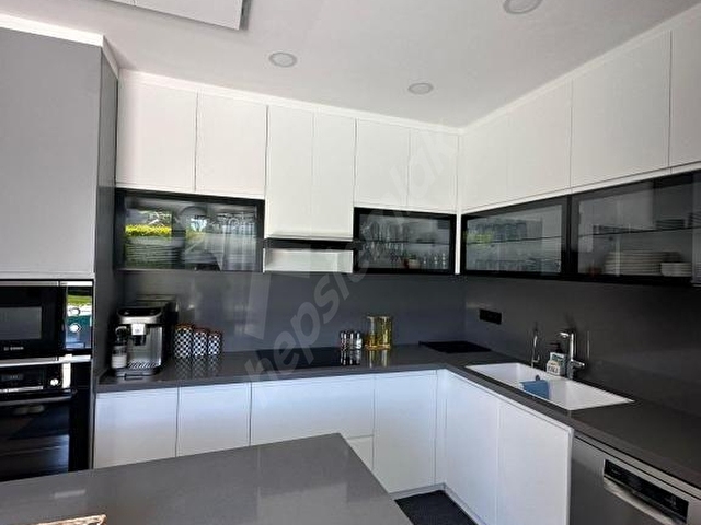 KUŞADASI AVM BÖLGESİNDE ULTRA LÜKS KİRALIK 4+1 MÜSTAKİL VİLLA - Görsel 27