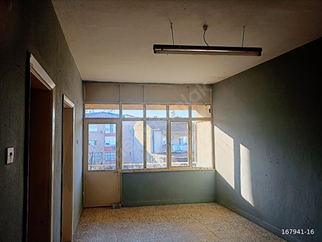 BEYDAĞ MERKEZDE ÇARŞI İÇİ SATILIK DAİRE