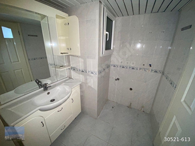 Narlıdere’de deniz manzaralı önünde otobüs durağı olan 9 Eylül hastanesine yakın kiralık daire - Görsel 27