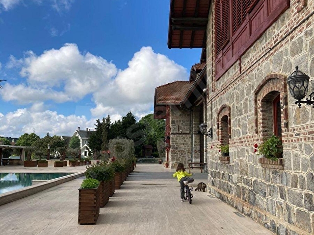 Beykoz Konaklarında Yenilenmiş İyi Konumda Satılık Villa