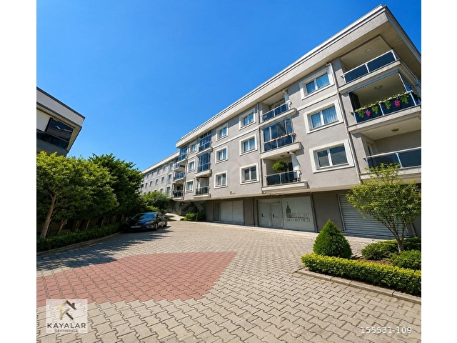 BEYLİKDÜZÜNDE KISA KATLI BUTİK SİTE DE ÇİFT BALKON GENİŞ M2 2+1 - Görsel 2