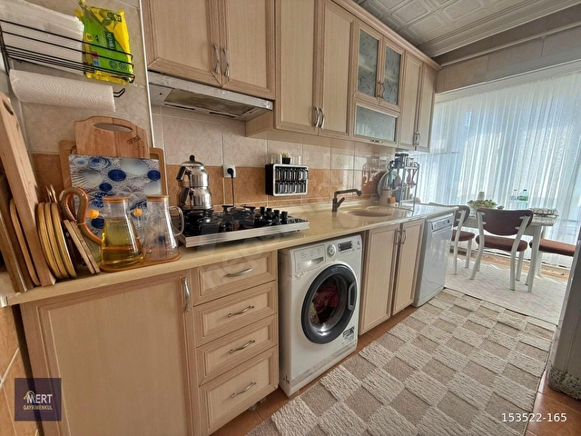 MERTDEN MERKEZİ KONUMLU İÇİ YAPILI 100m² TERASLI 5+1 DAİRE - Görsel 2