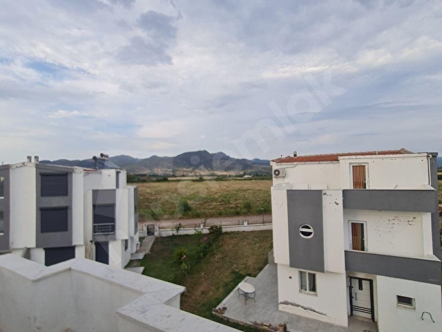 HAVUZLU SİTE İÇERİSİNDE SATILIK TERASLI TRIBLEX YAZLIK - Görsel 27