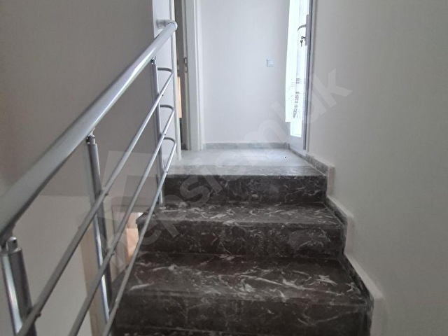 HAVUZLU SİTE İÇERİSİNDE SATILIK TERASLI TRIBLEX YAZLIK - Görsel 20