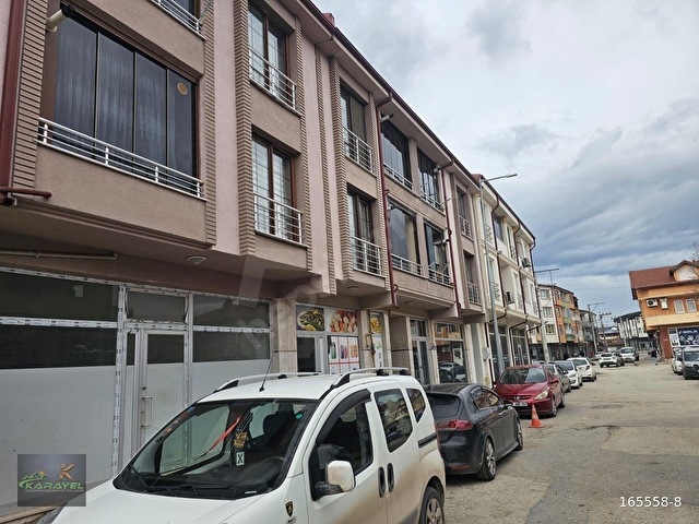 AKYAZI DA 3 KATLI BİNANIN 3. KATINDA BULUNAN BAKIMLI SAT. DAİRE - Görsel 2