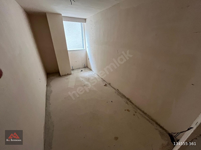 Asilden Küçükalı Çamlık Sahilde 2+1 net 60 m2