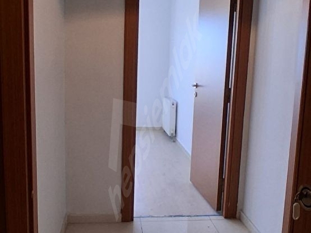 Esenyurt Meydanda Busines Residance Kiralik Ofis 1+1 70m2 - Görsel 5