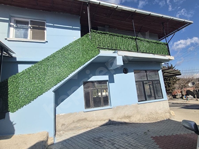 Akarca emlak satılık yayla evi ile dükkan acil
