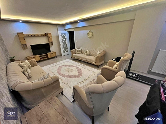 MERTDEN MENDERESDE BULVAR CEPHELİ MERKEZİ KONUMDA 3+1 DAİRE - Görsel 15