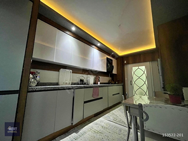 MERTDEN MENDERESDE BULVAR CEPHELİ MERKEZİ KONUMDA 3+1 DAİRE - Görsel 7