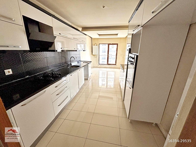 SİTE İÇERİSİNDE TERAS BALKONLU GENİŞ OTOPARKLI FULL YAPILI 3+1
