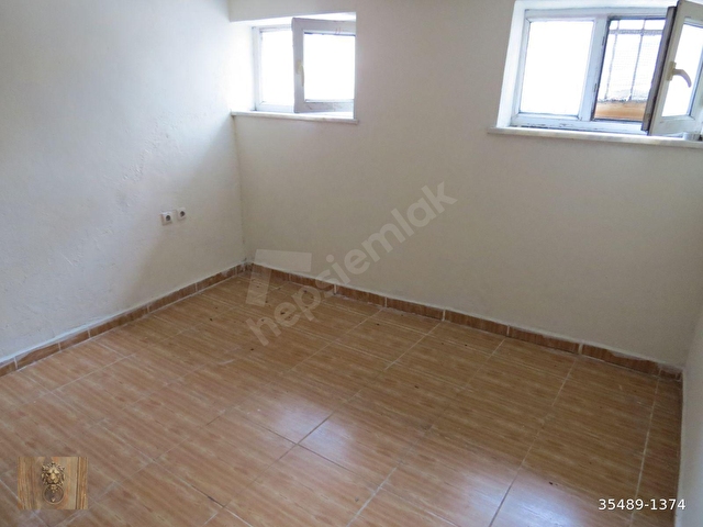 beyoglu nda kiralik 1 1 kucuk bahceli daire yari bodrum 35489 1374 hurriyet emlak