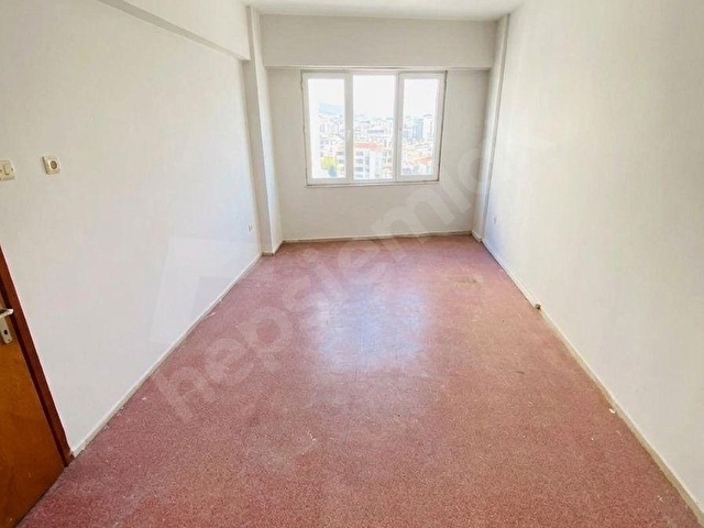 MERKEZİ KONUMDA DENİZE YÜRÜME MESAFESİNDE 2+1 GENİŞ DAİRE - Görsel 11