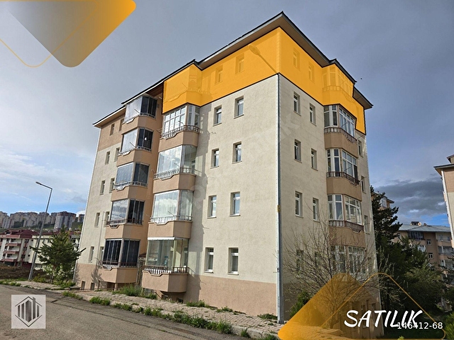 REYHAN SİTESİNDE GENİŞ VE FERAH YATIRIMLIK VE OTURMALIK DAİRE