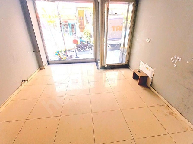 Cadde Üstü,  Giriş,  60m²,  Doğalgazlı,  Mutfaklı,  Wcli,  Bahçeli, Kiralık Dükkan & Mağaza - Görsel 9