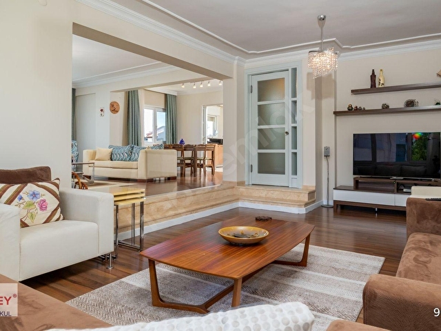 Villakentte 525 m2 Arsa İçinde Deniz Manzaralı Köşe Villa - Görsel 10