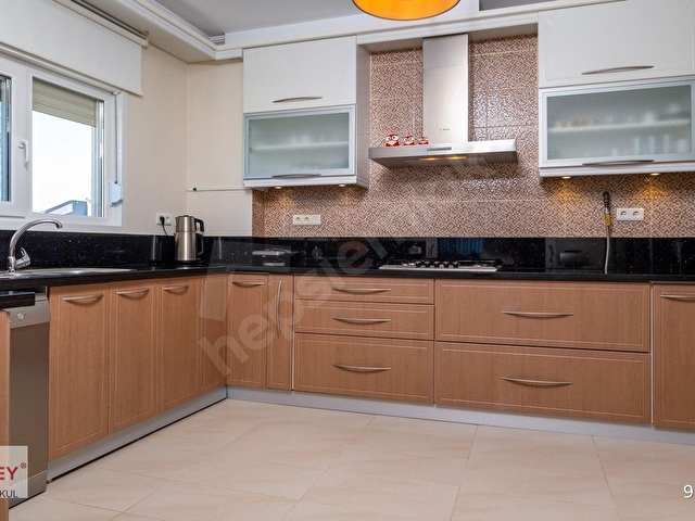 Villakentte 525 m2 Arsa İçinde Deniz Manzaralı Köşe Villa - Görsel 11