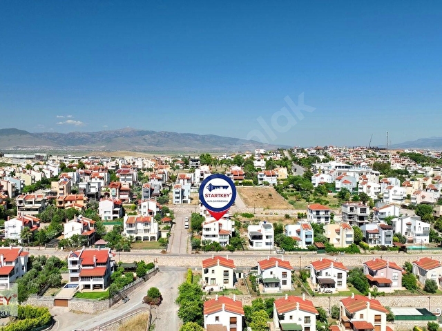 Villakentte 525 m2 Arsa İçinde Deniz Manzaralı Köşe Villa - Görsel 4