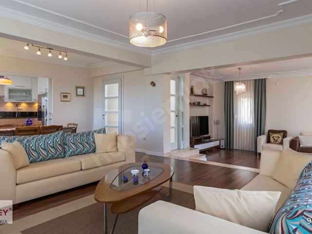 Villakentte 525 m2 Arsa İçinde Deniz Manzaralı Köşe Villa - Görsel 7