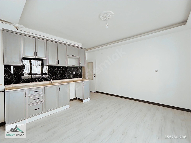 KUZEY EMLAKTAN CADDE ÜZERİNDE KAT KONUMUNDA GENİŞ 3+1 DAİRE - Görsel 10
