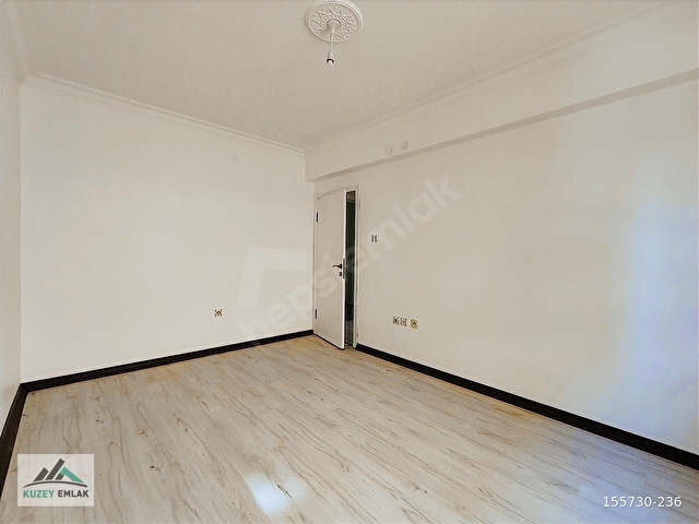KUZEY EMLAKTAN CADDE ÜZERİNDE KAT KONUMUNDA GENİŞ 3+1 DAİRE - Görsel 21