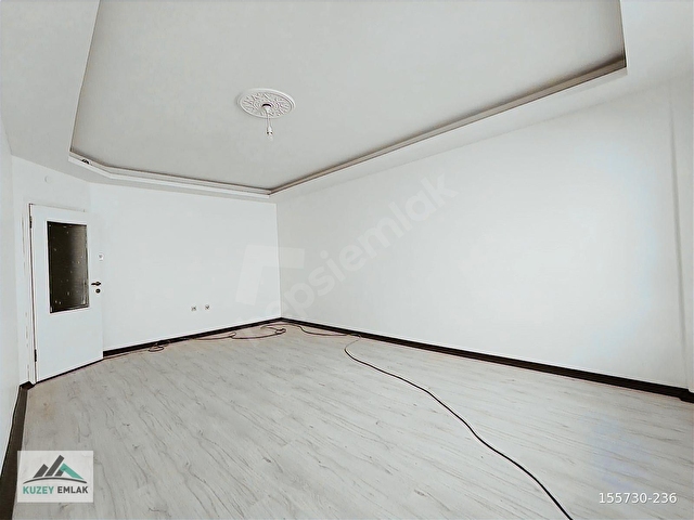 KUZEY EMLAKTAN CADDE ÜZERİNDE KAT KONUMUNDA GENİŞ 3+1 DAİRE - Görsel 5