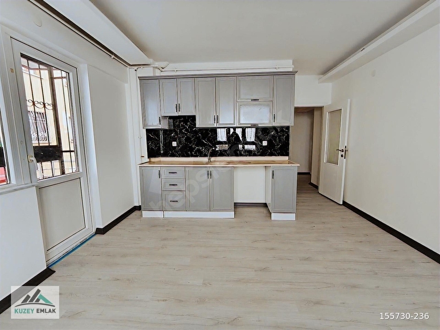 KUZEY EMLAKTAN CADDE ÜZERİNDE KAT KONUMUNDA GENİŞ 3+1 DAİRE - Görsel 9