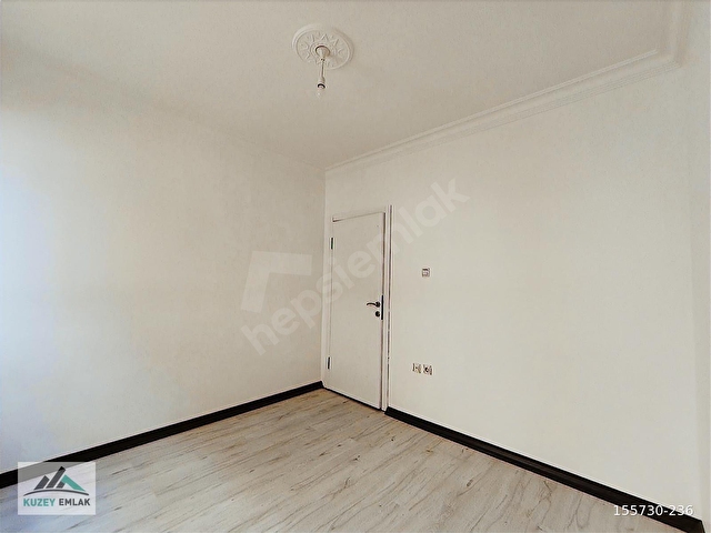 KUZEY EMLAKTAN CADDE ÜZERİNDE KAT KONUMUNDA GENİŞ 3+1 DAİRE - Görsel 23
