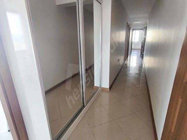TÜRK KOLEJİ YAKINI DENİZ MANZARALI OTOPARKLI KÖŞE AYDINLIK DAİRE - Görsel 17