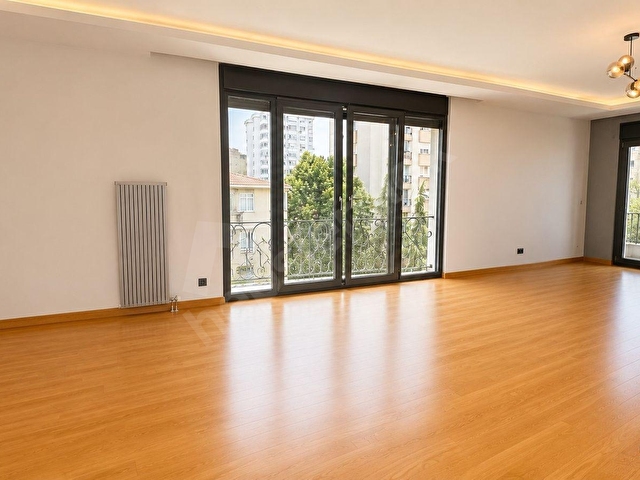 YEŞİL BAHAR SKTA KATTA TEK BUTİK BİNADA 120M2 BALKONLU DAİRE - Görsel 5