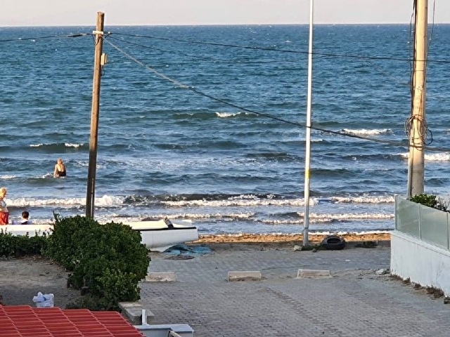 URLA İSKELE KUM PLAJINDA DENİZE SIFIR TAM MÜSTAKİL YENİ VİLLA