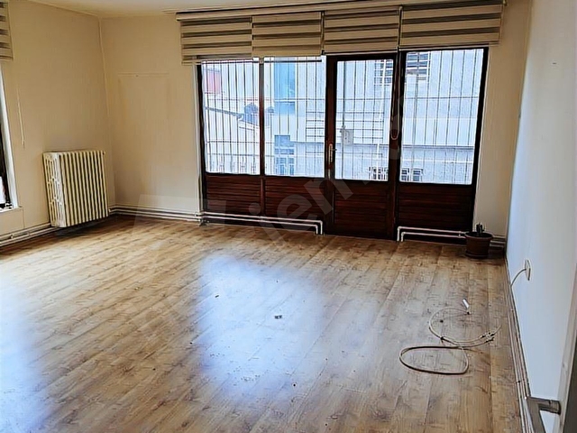 NENE HATUN CADDESİ ÜST KISMINDA 3+1 KOMBİLİ