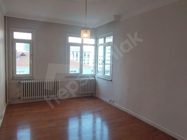 Nisbetiye Gazi Güçnar Sokakta Kiralık Geniş, Temiz 3+1 Daire - Görsel 18