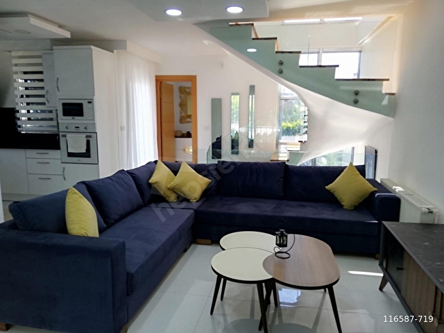 Royalden Alaçatı Çamlık Yolda Kiralık Havuzlu Tripleks Villa - Görsel 9