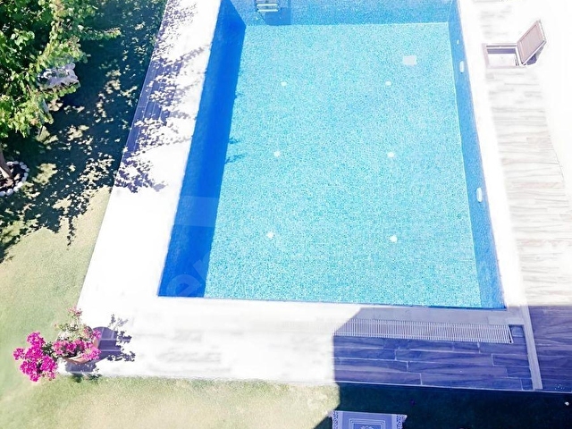 Royalden Alaçatı Çamlık Yolda Kiralık Havuzlu Tripleks Villa - Görsel 6