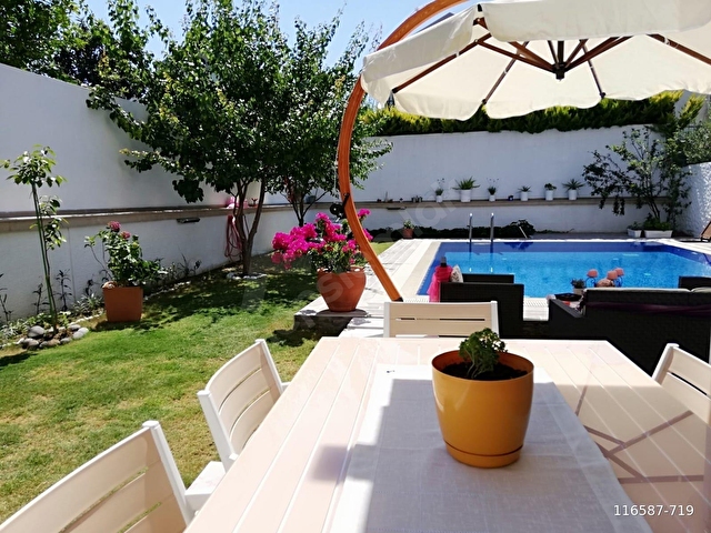 Royalden Alaçatı Çamlık Yolda Kiralık Havuzlu Tripleks Villa - Görsel 10