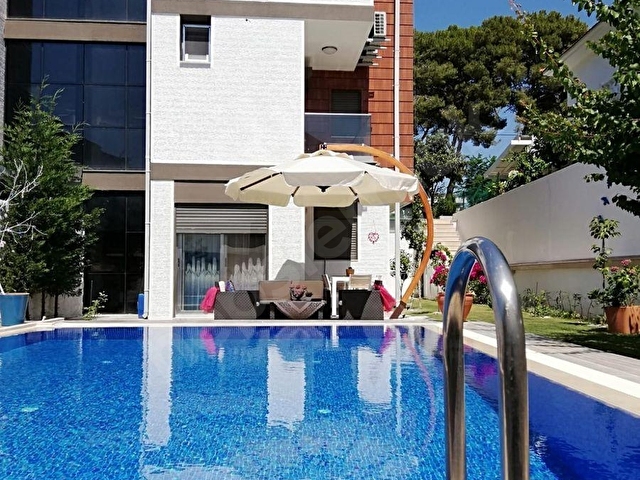 Royalden Alaçatı Çamlık Yolda Kiralık Havuzlu Tripleks Villa - Görsel 5