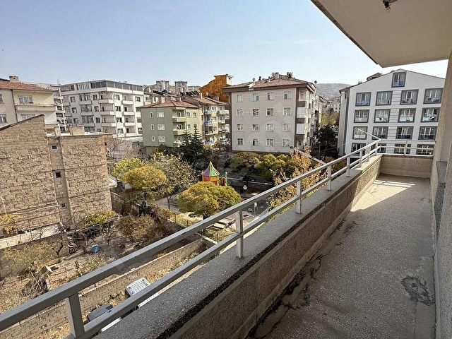 *KURT EMLAK* MERKEZİ KONUMLU 2+1 GENİŞ SATILIK DAİRE - Görsel 11