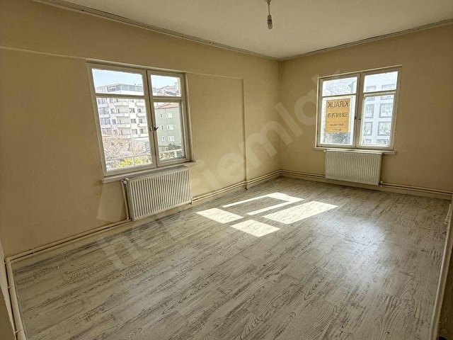 *KURT EMLAK* MERKEZİ KONUMLU 2+1 GENİŞ SATILIK DAİRE - Görsel 7