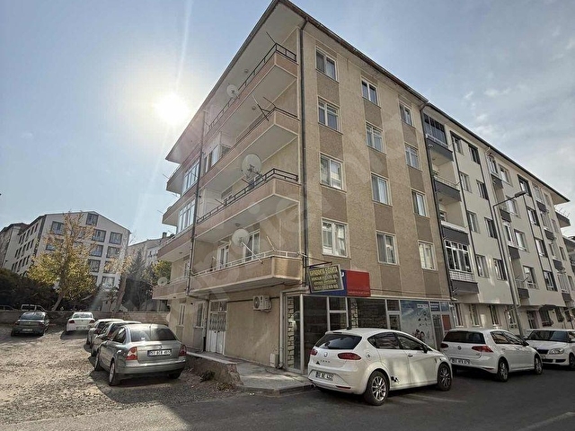 *KURT EMLAK* MERKEZİ KONUMLU 2+1 GENİŞ SATILIK DAİRE